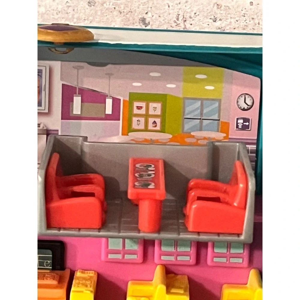 Polly Pocket Mini Middle School compact playset Includes one Polly